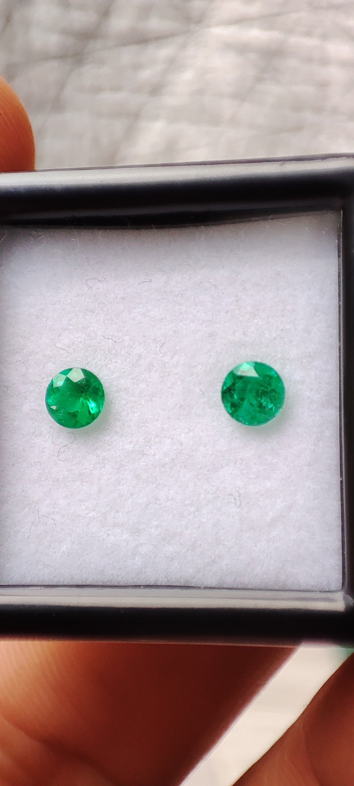 Emerald 0.43 ct - 3.93 mm & 4.02 mm
