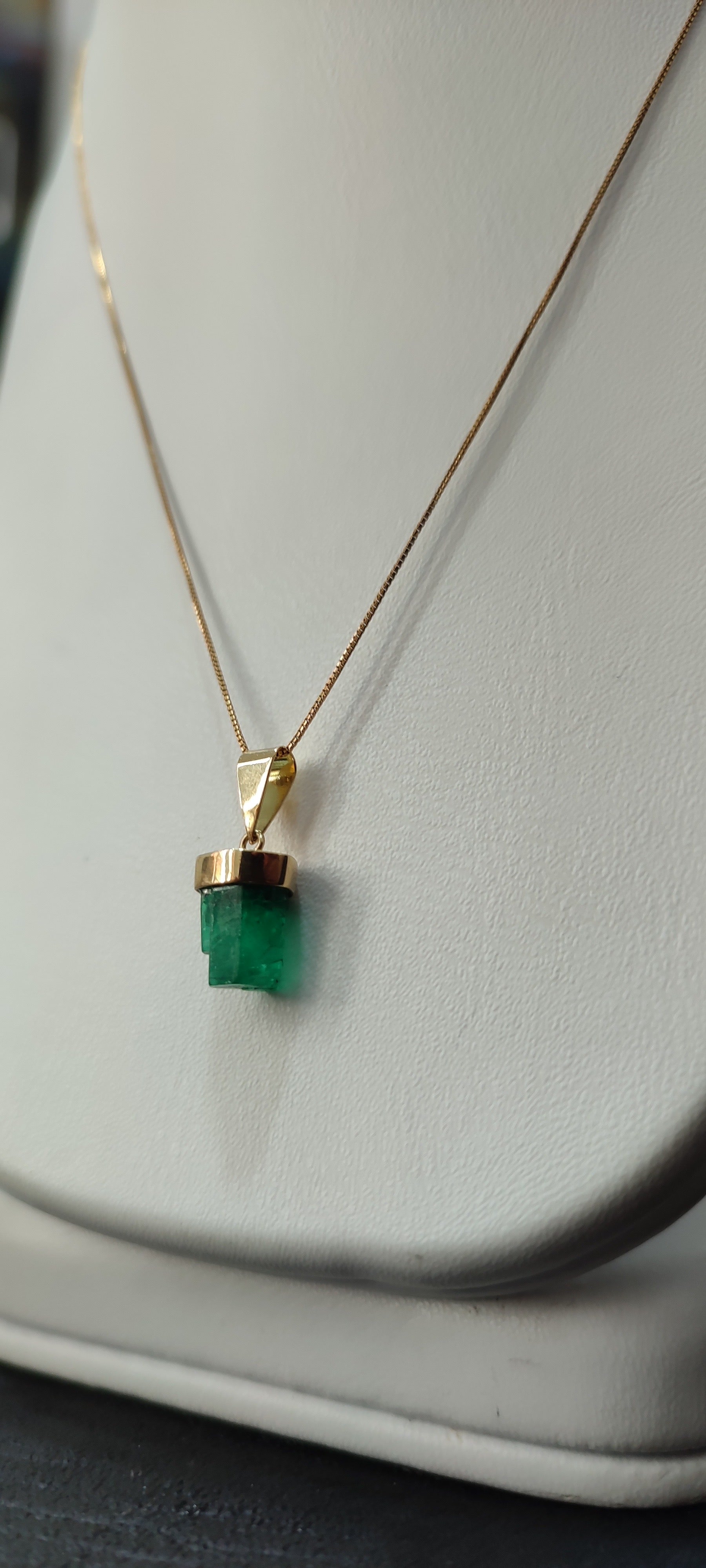 Muzo Emerald Canutillo Pendant - 18K Gold