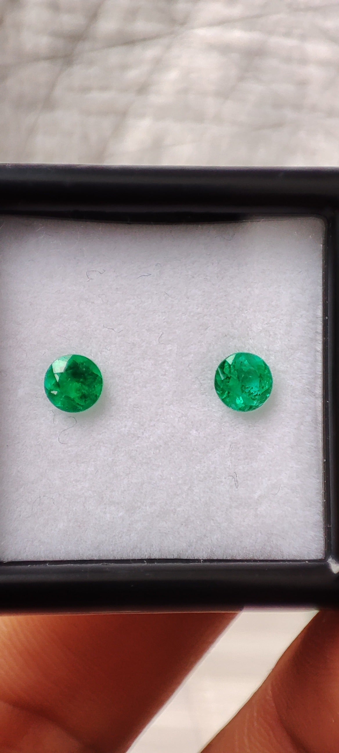 Emerald 0.43 ct - 3.93 mm & 4.02 mm