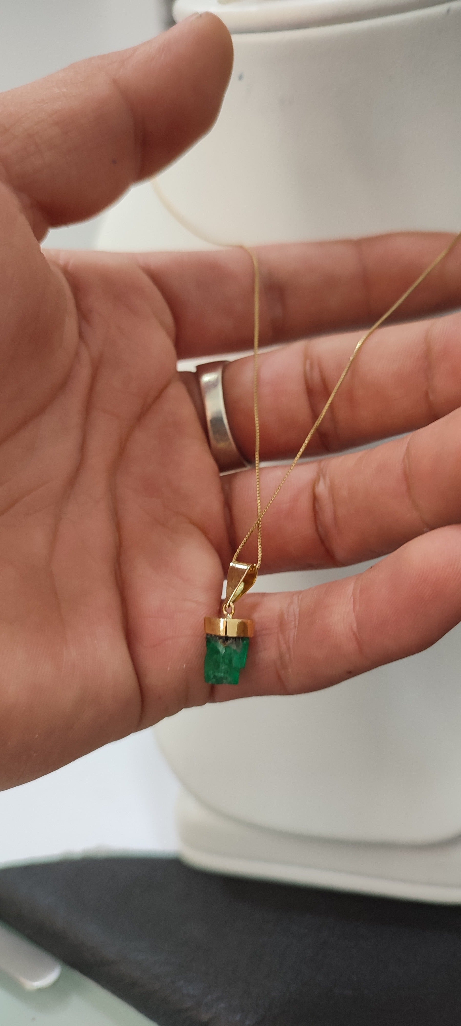 Muzo Emerald Canutillo Pendant - 18K Gold