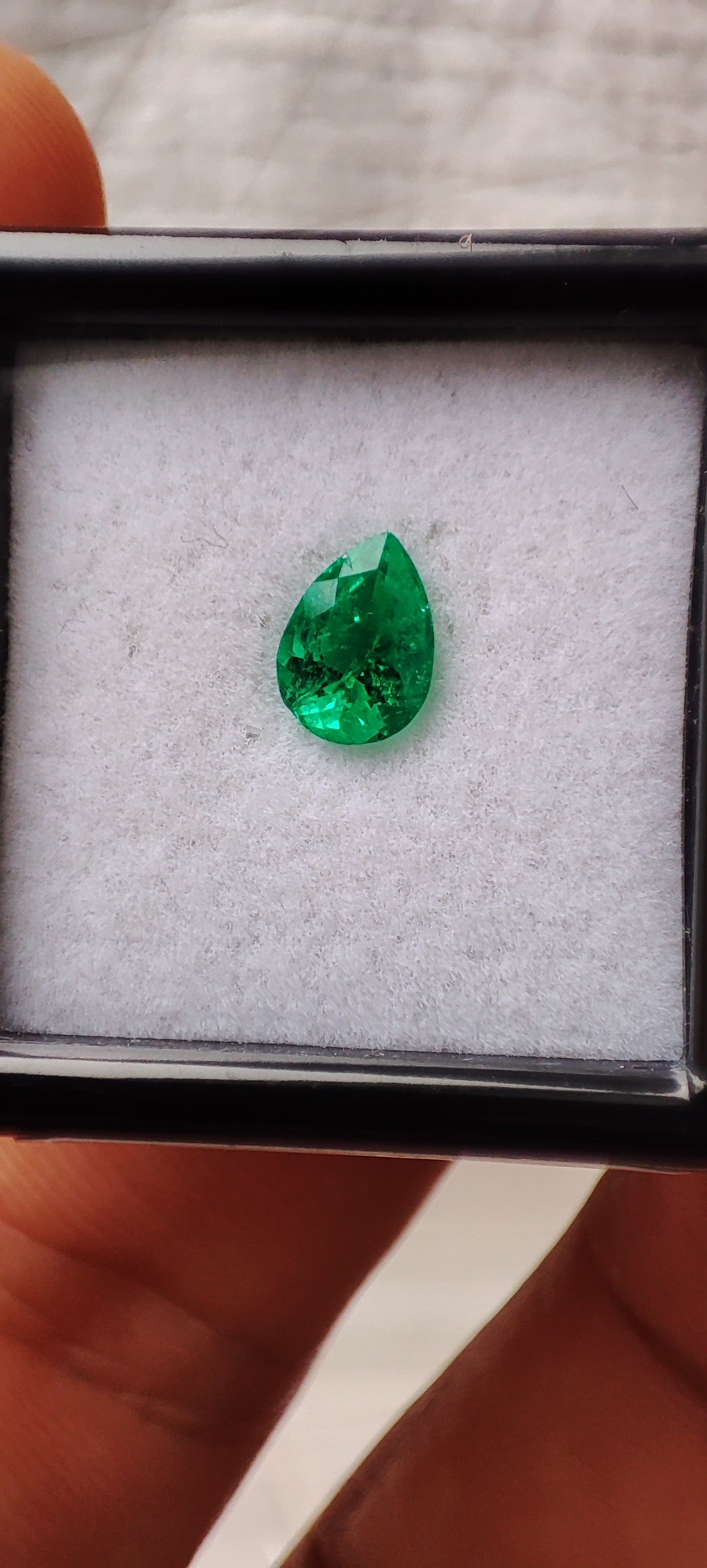 Emerald 0.64 ct - 7.06 x5.21
