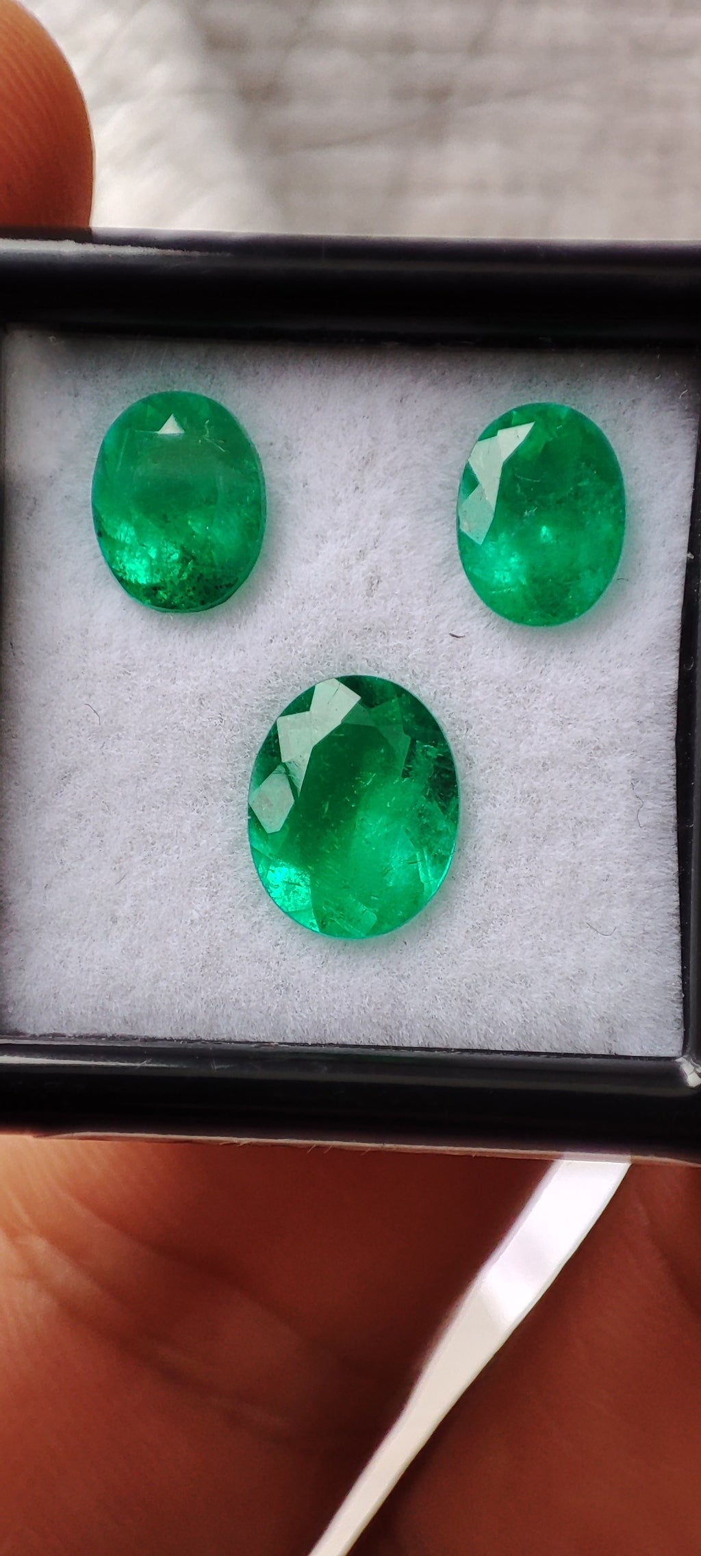 Emerald set 3.74 ct