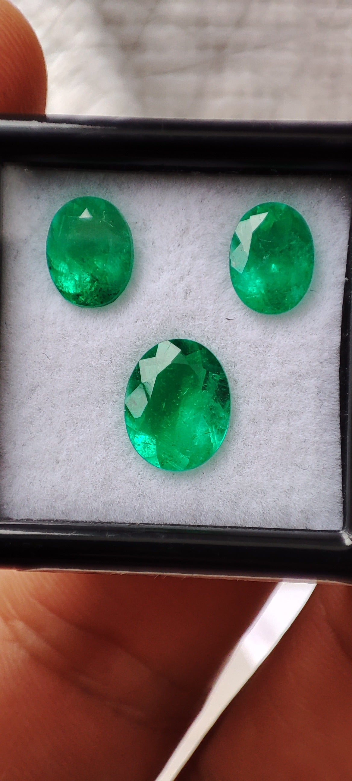 Emerald set 3.74 ct