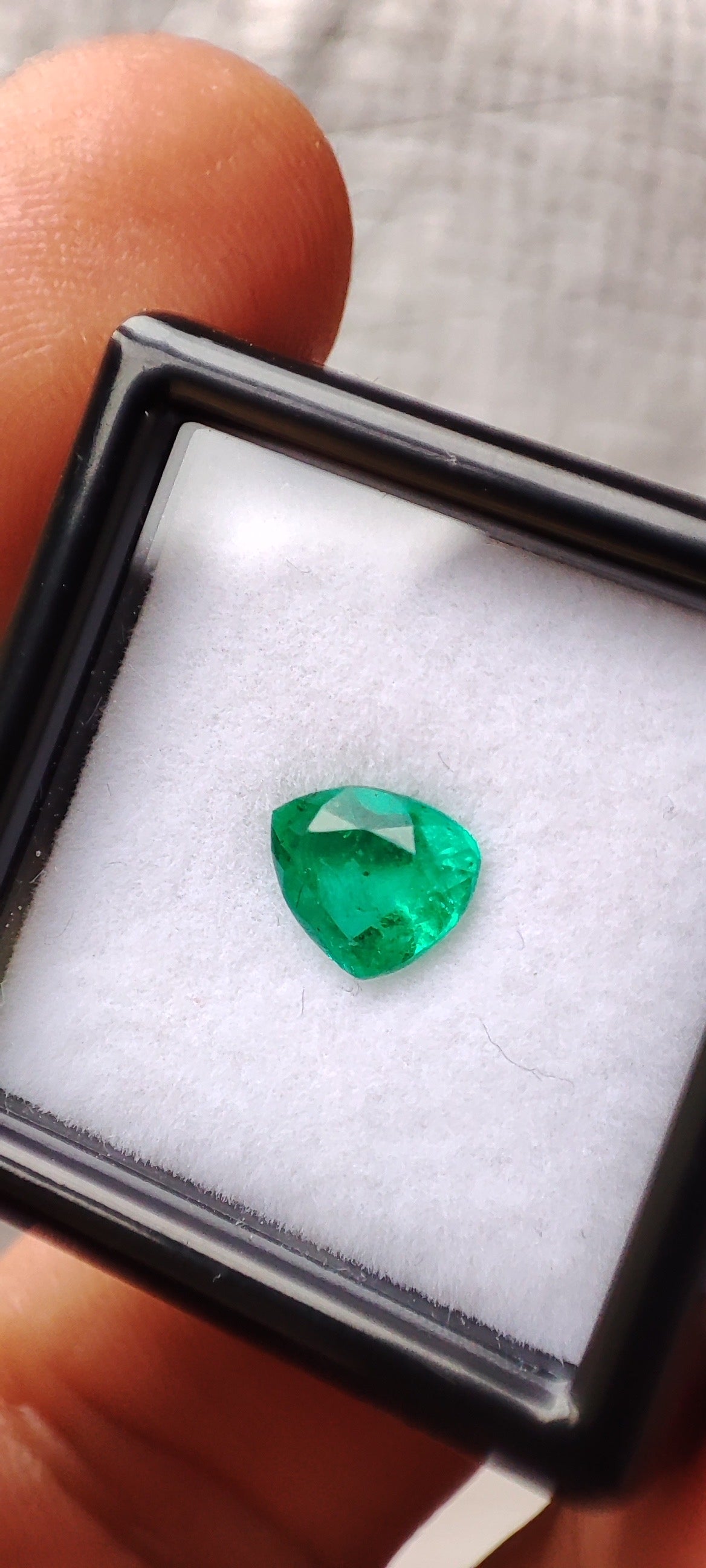 Emerald 0.82 ct