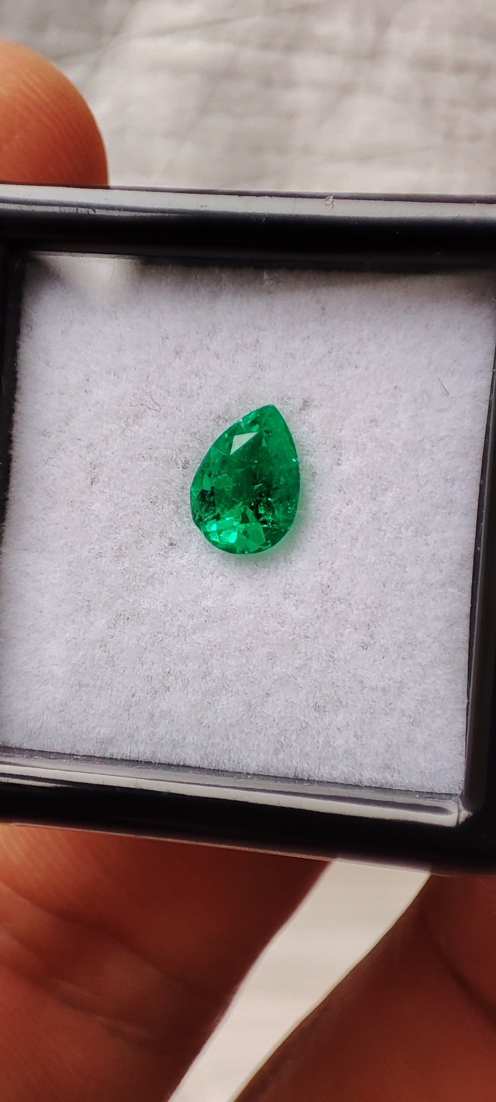 Emerald 0.64 ct - 7.06 x5.21