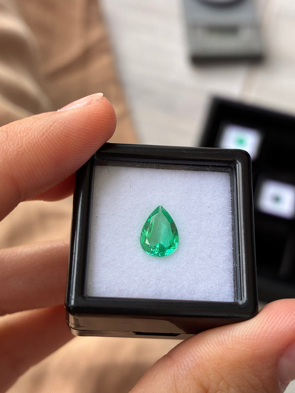 Emerald 0.87 ct