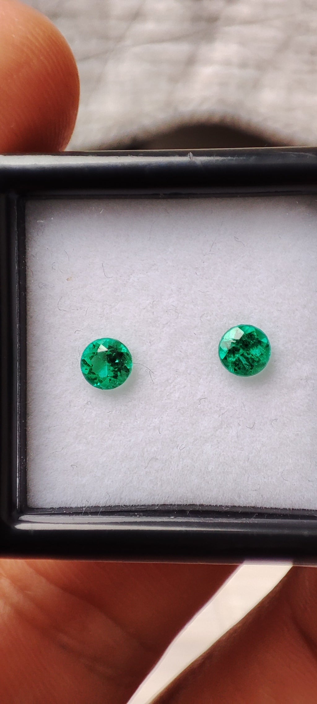 Emerald 0.36 ct - 3.93 mm & 3.92 mm