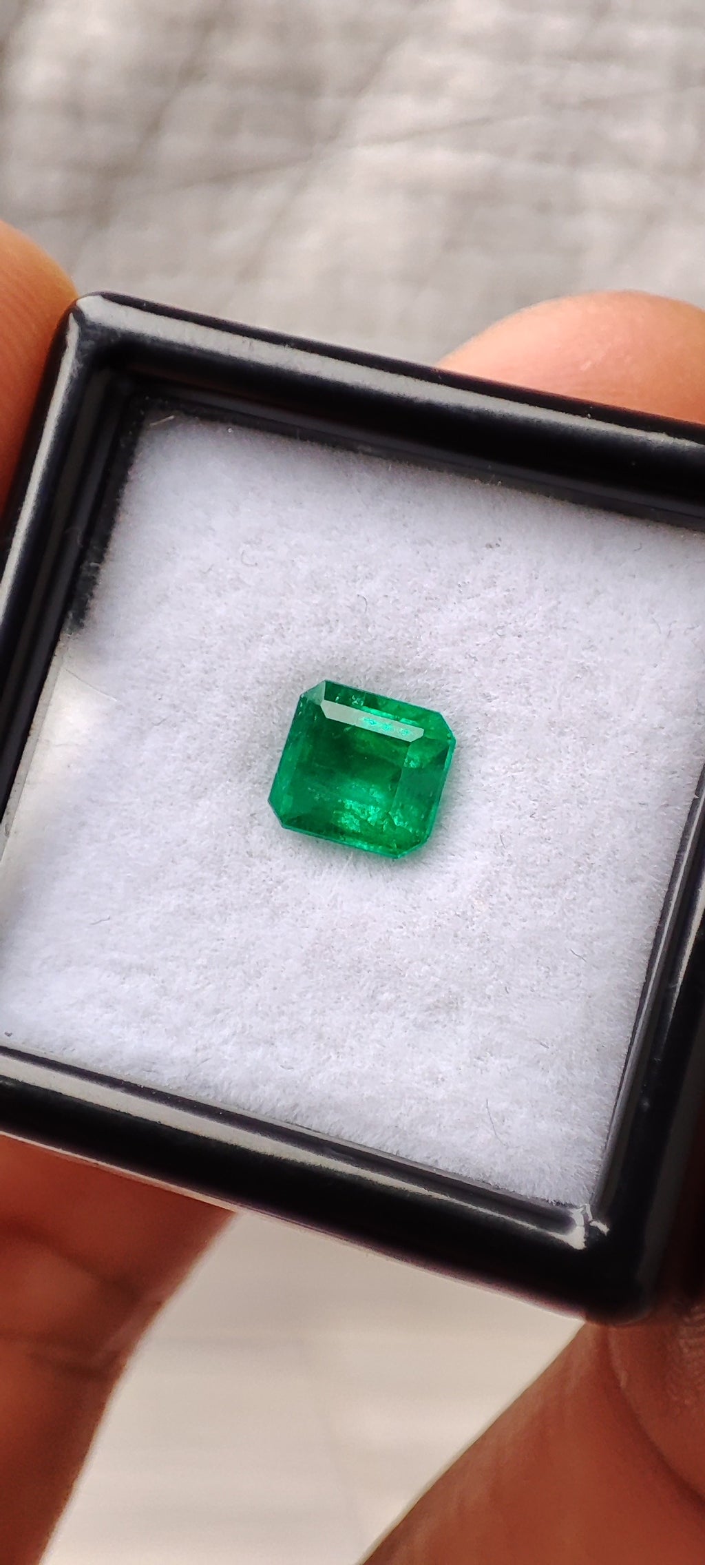 Emerald 0.78 ct - 5.87 x5.43