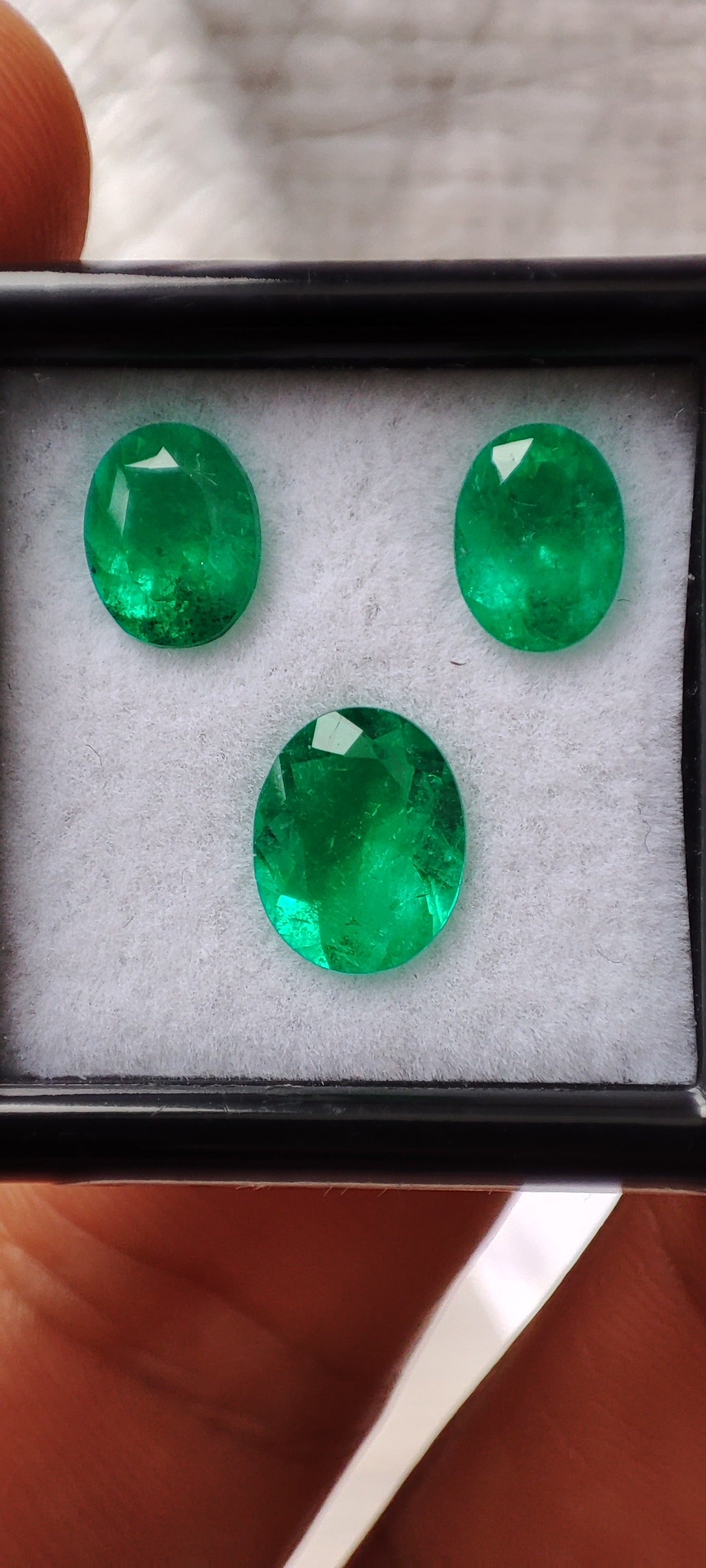 Emerald set 3.74 ct
