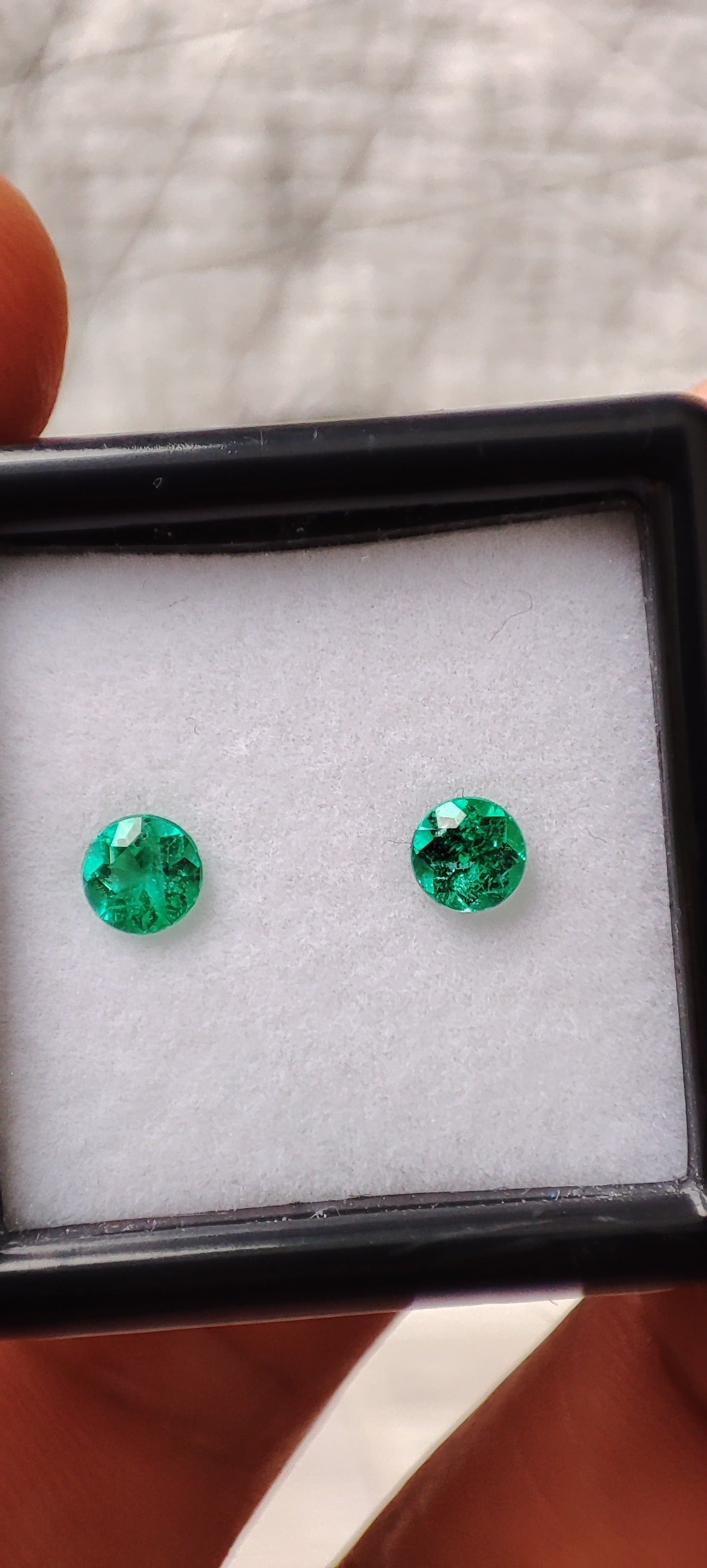 Emerald 0.42 ct - 4 mm & 3.98 mm