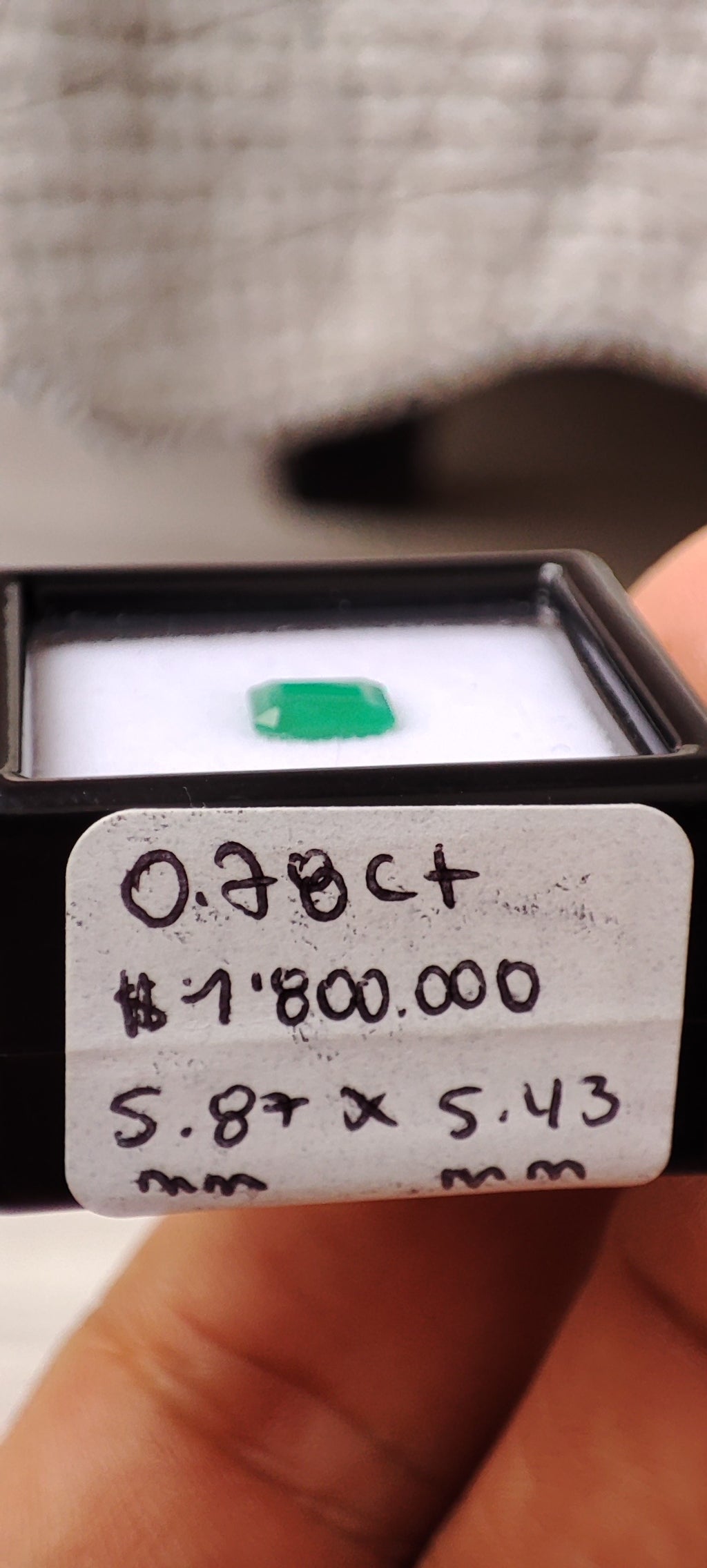 Emerald 0.78 ct - 5.87 x5.43