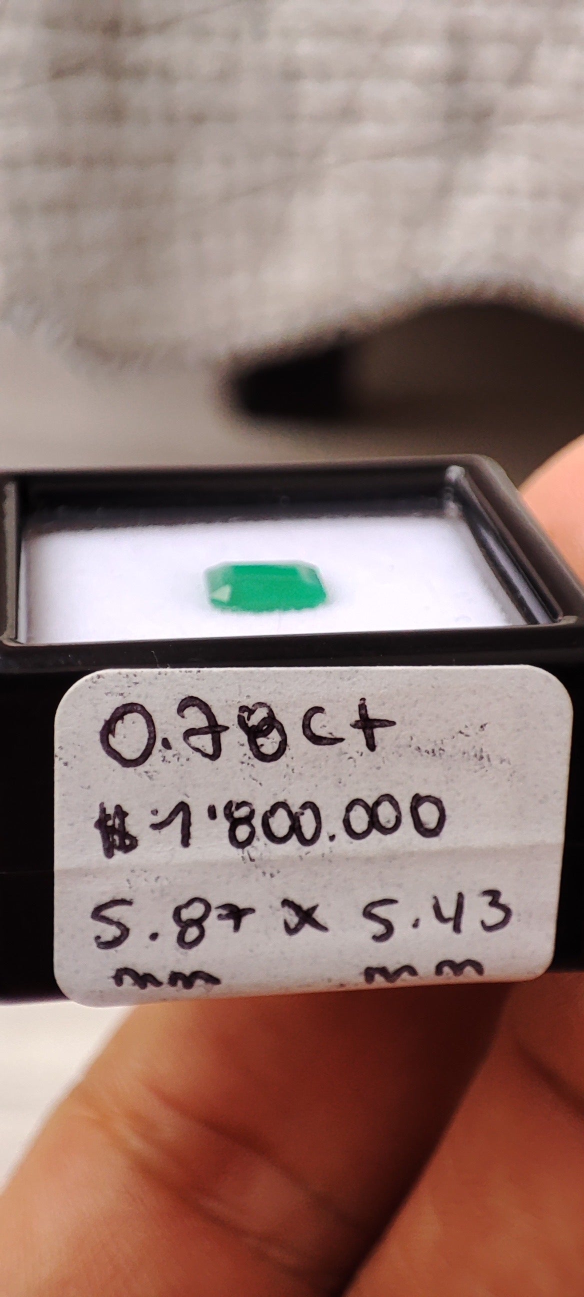 Emerald 0.78 ct - 5.87 x5.43