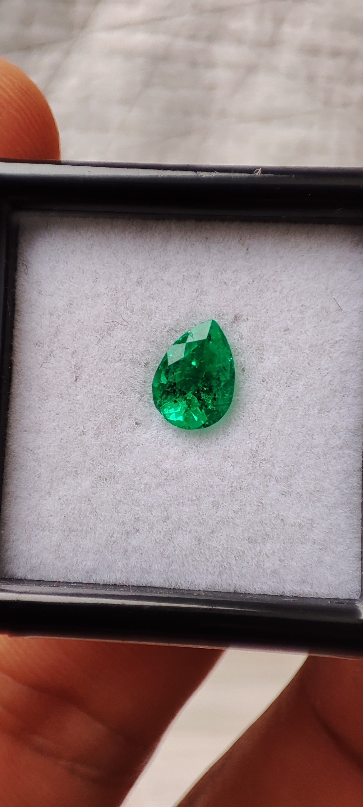 Emerald 0.64 ct - 7.06 x5.21