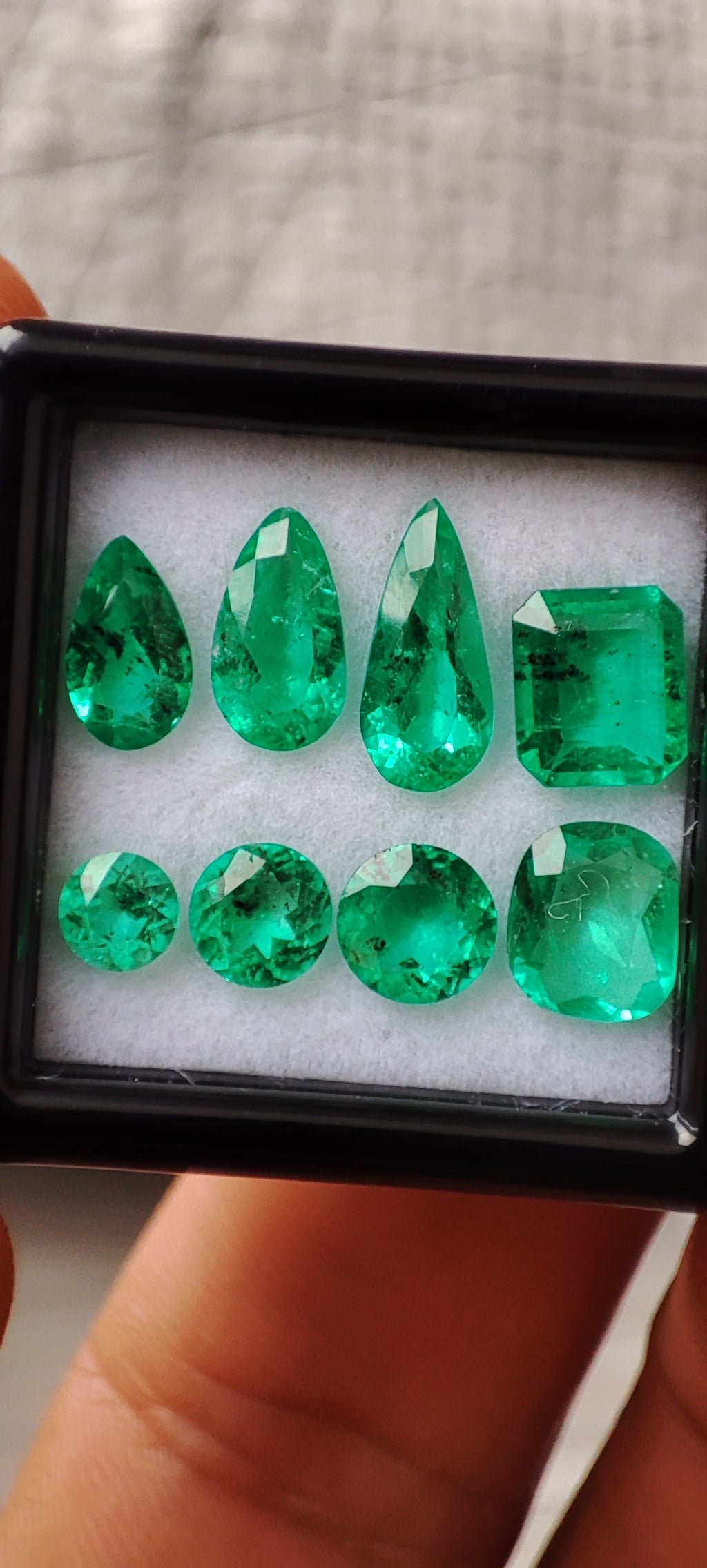Emerald set 4.48 ct