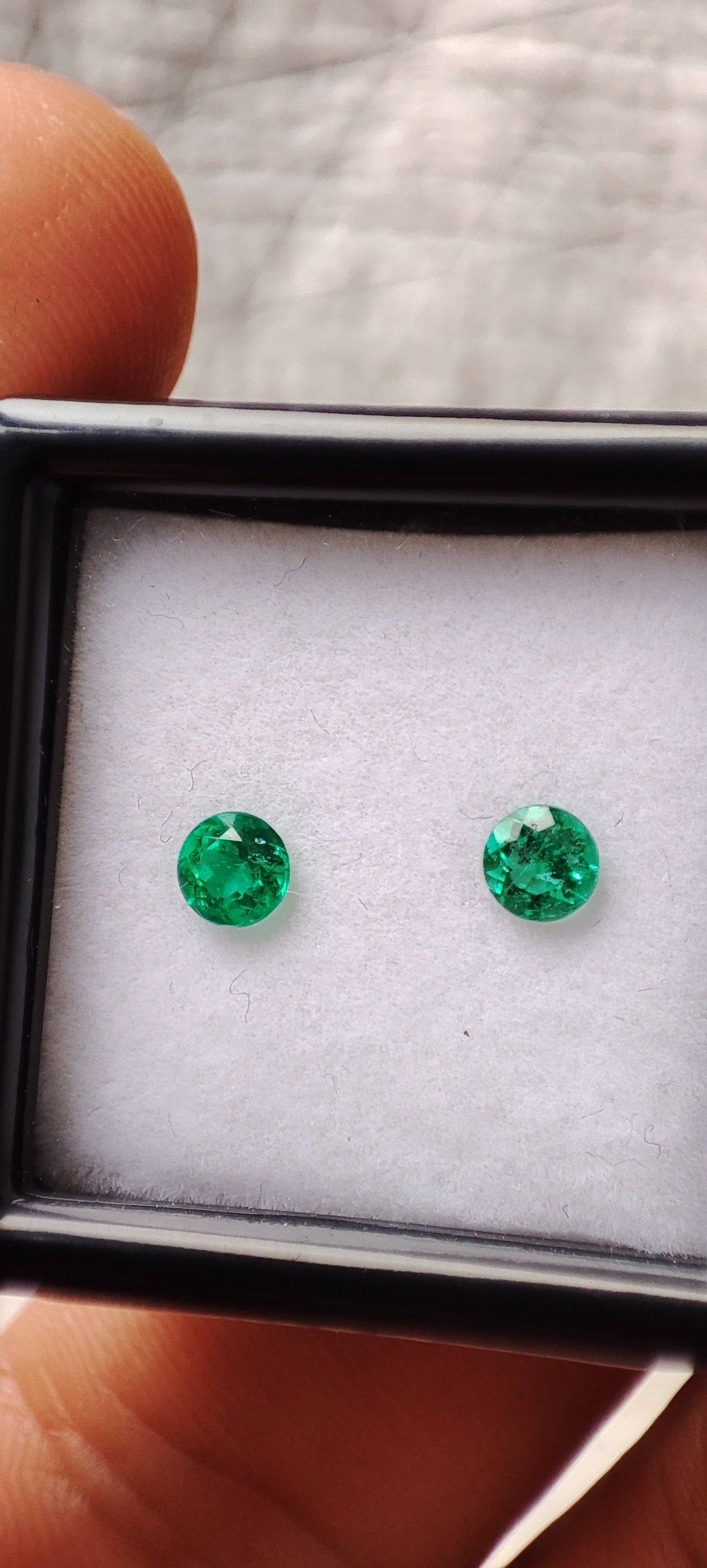 Emerald 0.38 ct - 3.72 mm & 3.79 mm