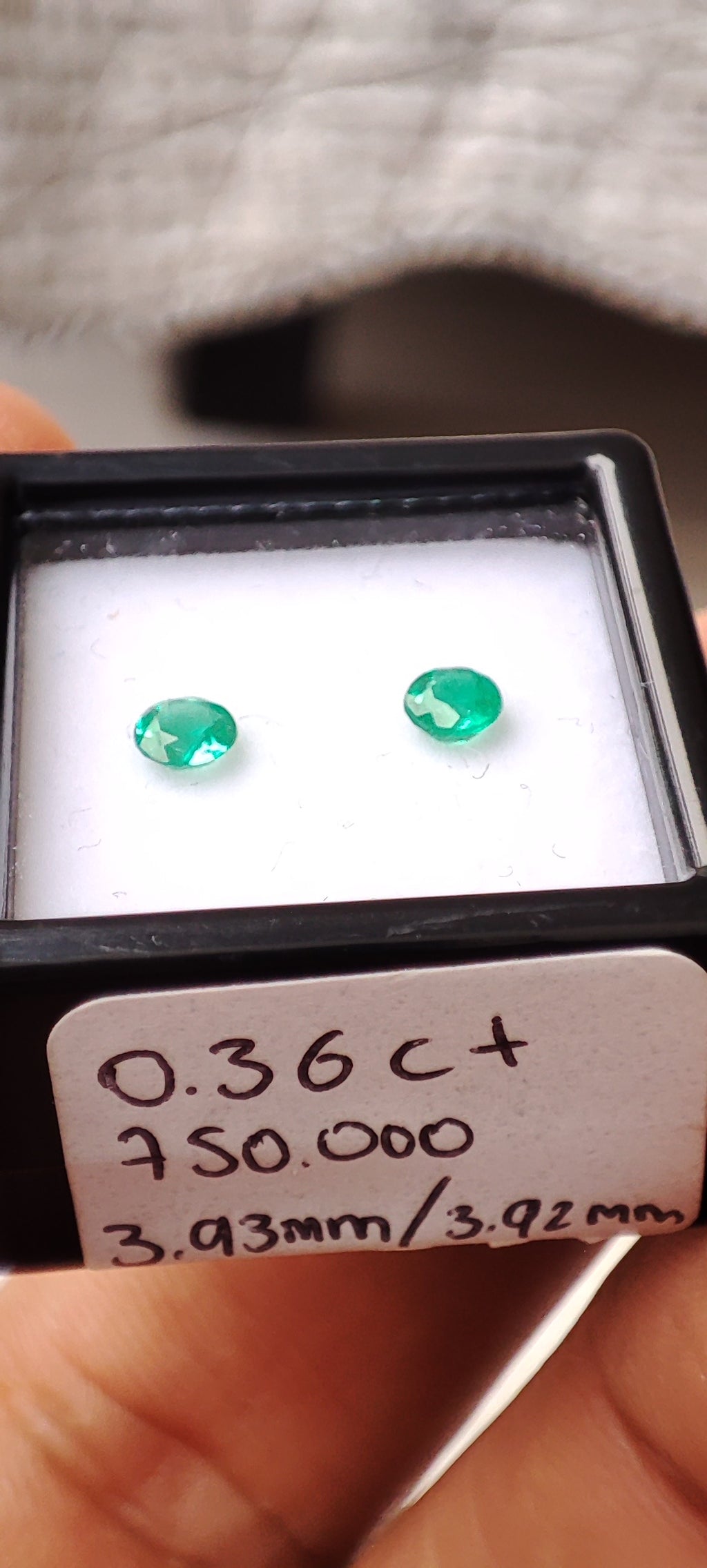 Emerald 0.36 ct - 3.93 mm & 3.92 mm