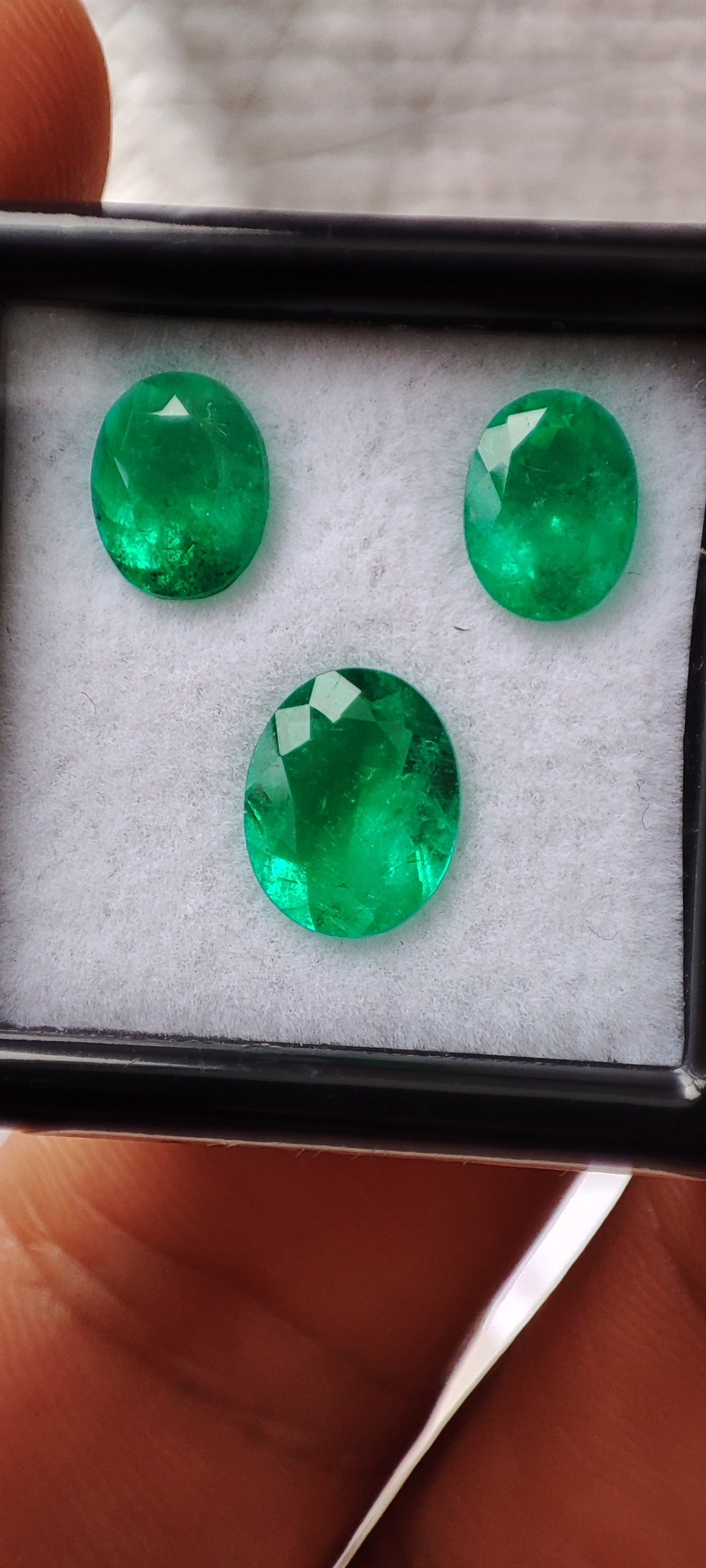 Emerald set 3.74 ct
