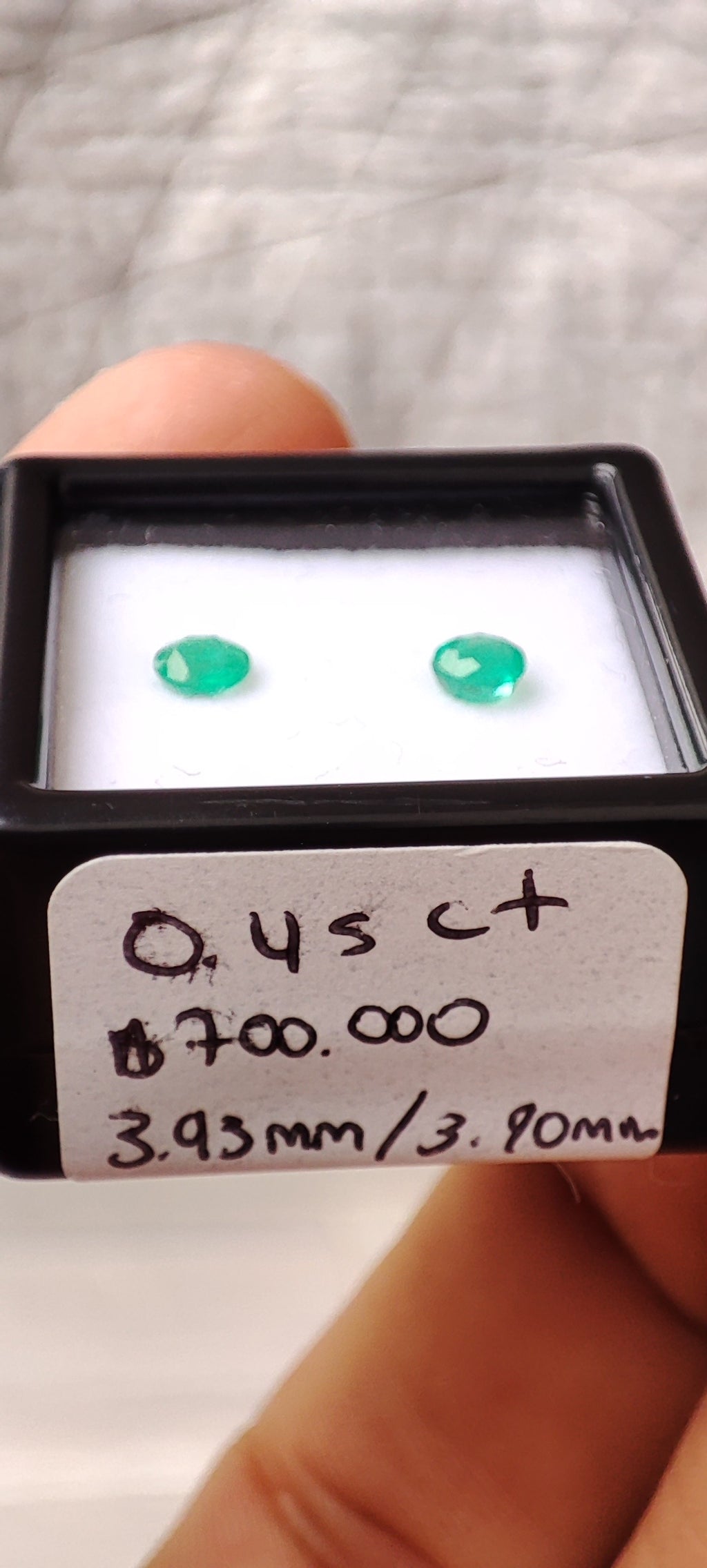 Emerald 0.45 ct - 3.93 mm & 3.90 mm