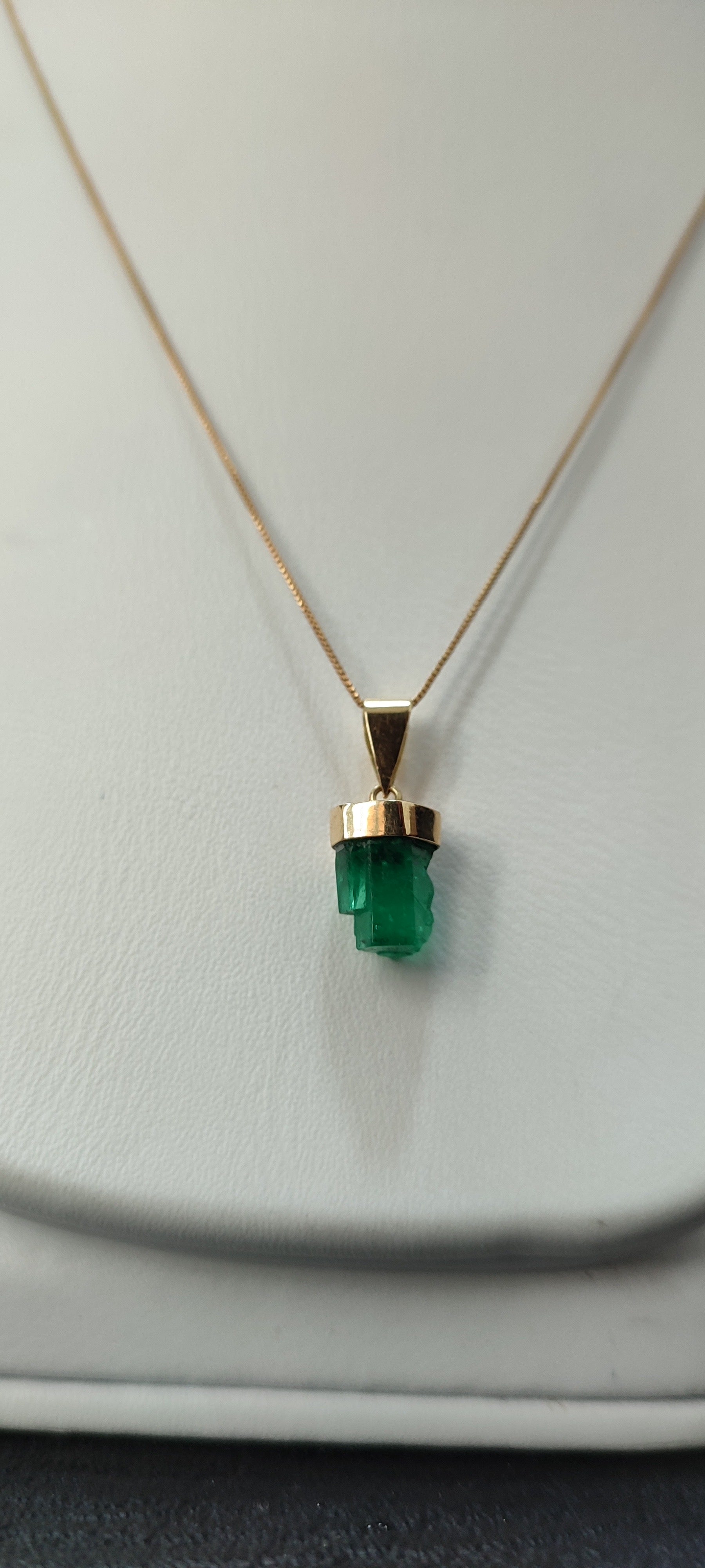Muzo Emerald Canutillo Pendant - 18K Gold
