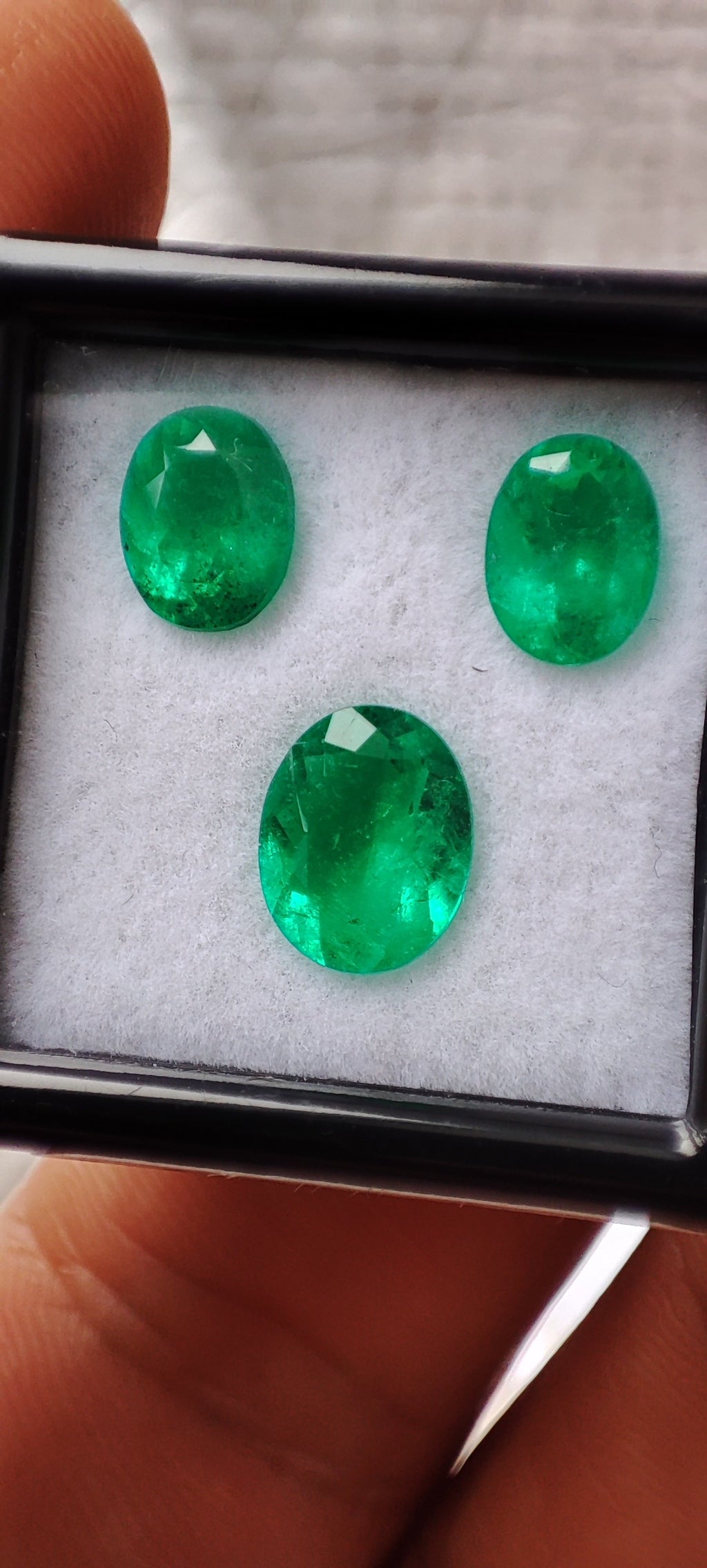 Emerald set 3.74 ct