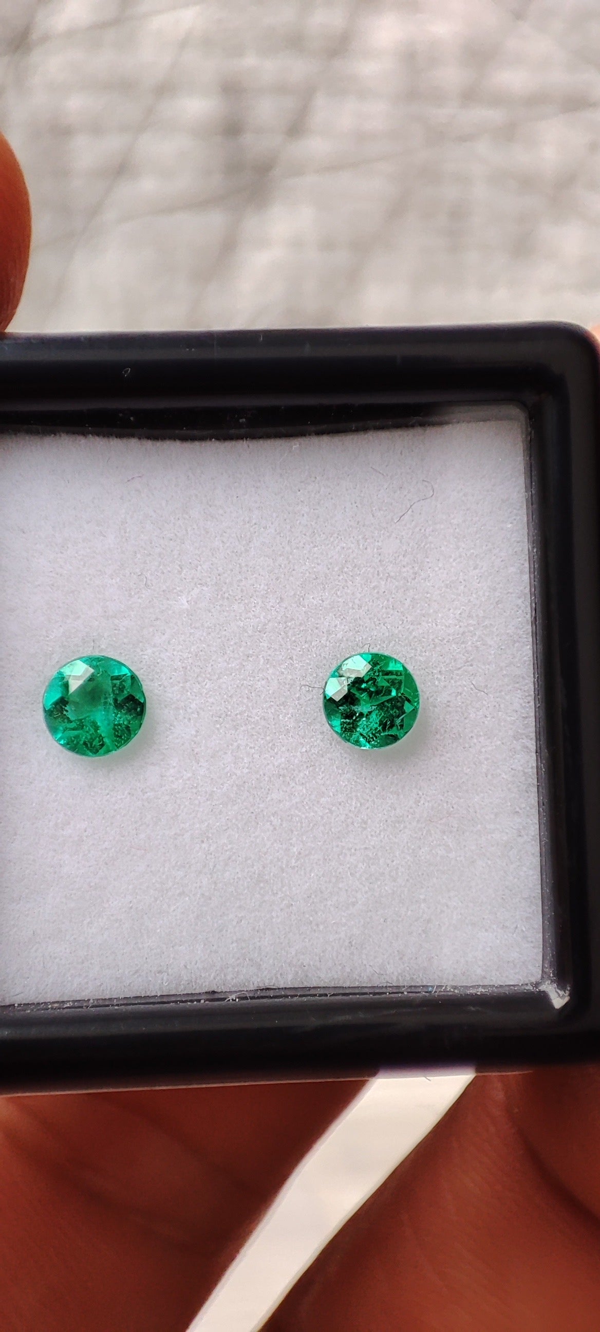 Emerald 0.42 ct - 4 mm & 3.98 mm