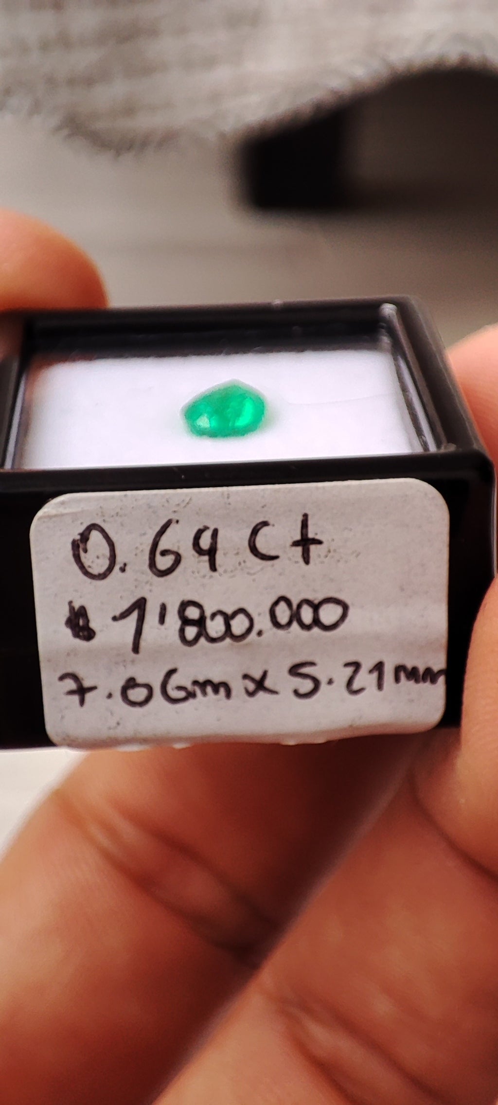 Emerald 0.64 ct - 7.06 x5.21