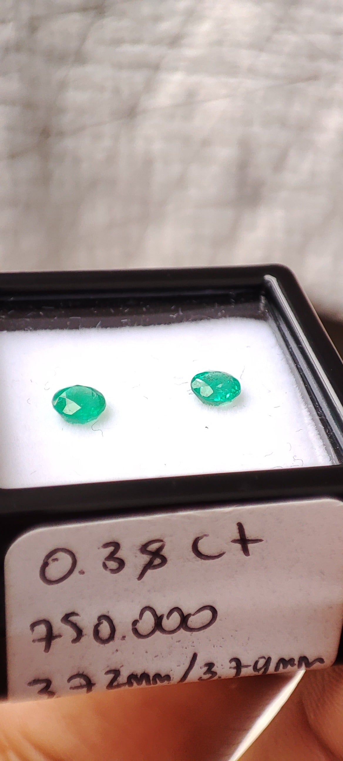 Emerald 0.38 ct - 3.72 mm & 3.79 mm