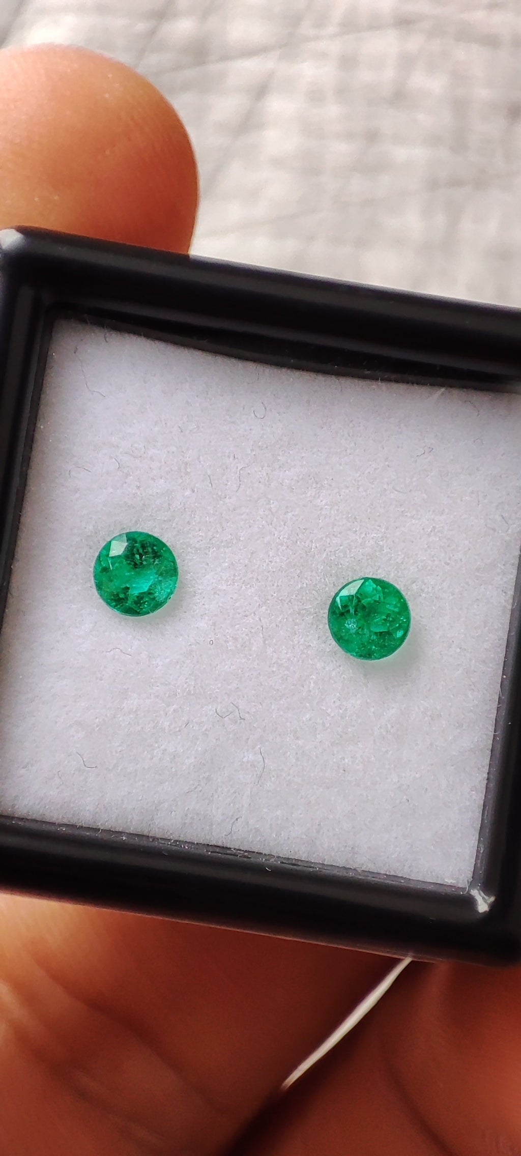 Emerald 0.45 ct - 3.93 mm & 3.90 mm