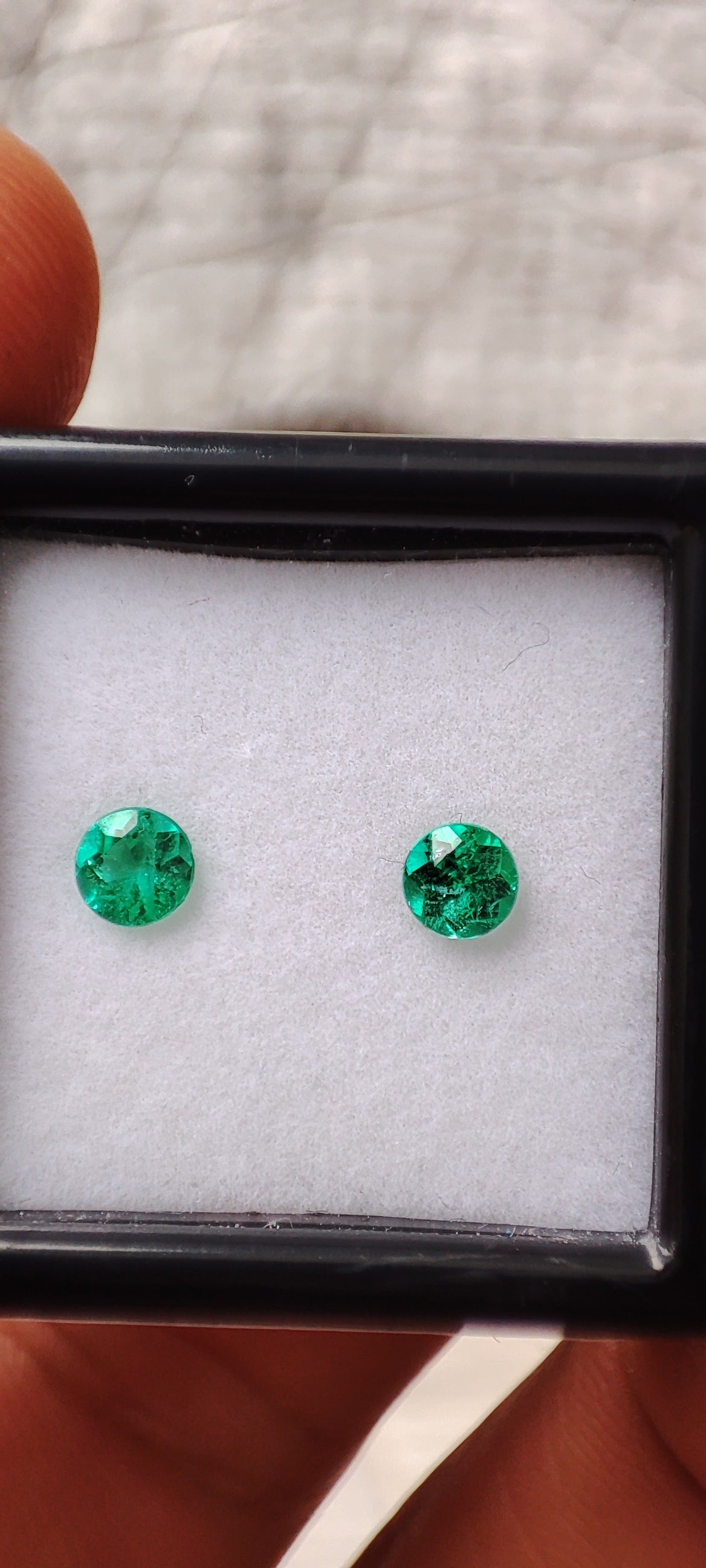 Emerald 0.42 ct - 4 mm & 3.98 mm