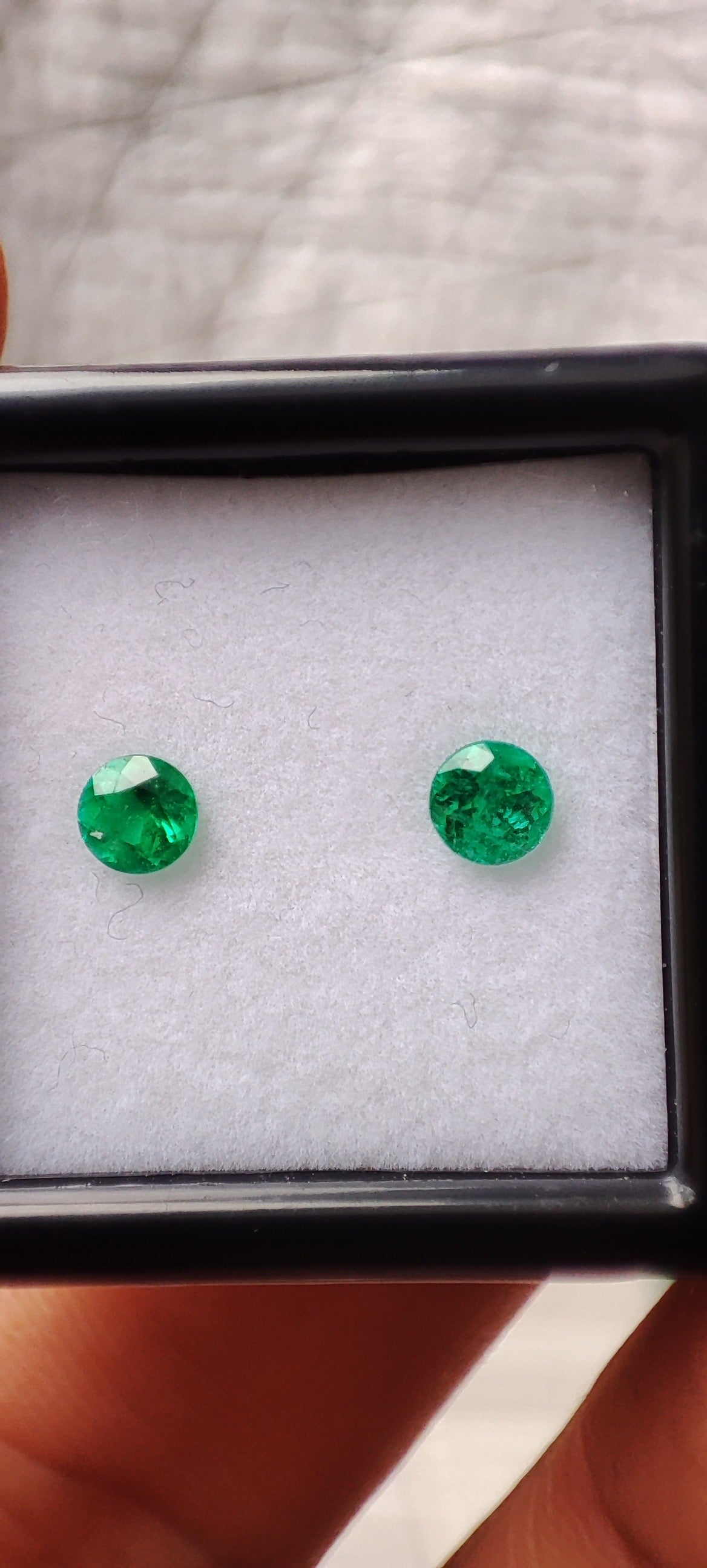 Emerald 0.43 ct - 3.93 mm & 4.02 mm