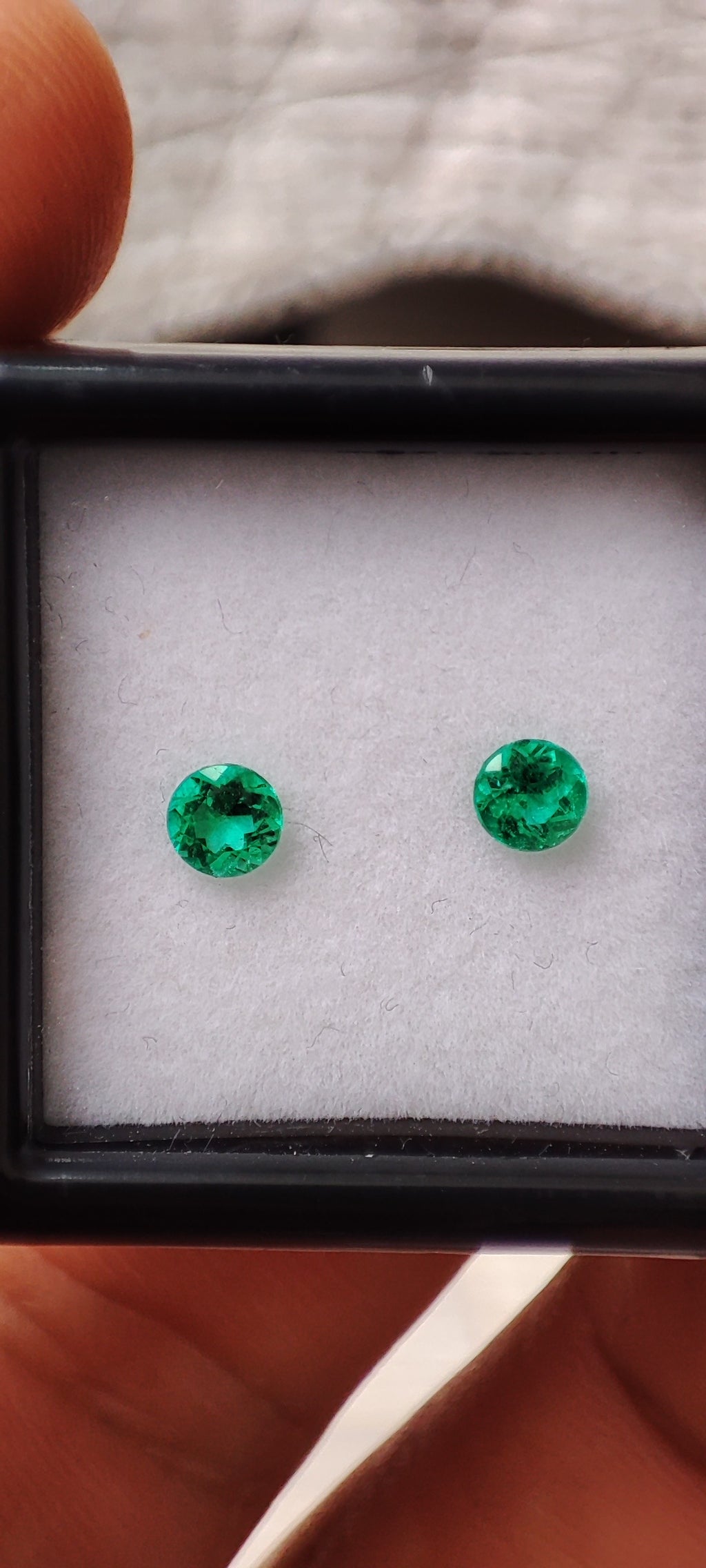 Emerald 0.36 ct - 3.93 mm & 3.92 mm