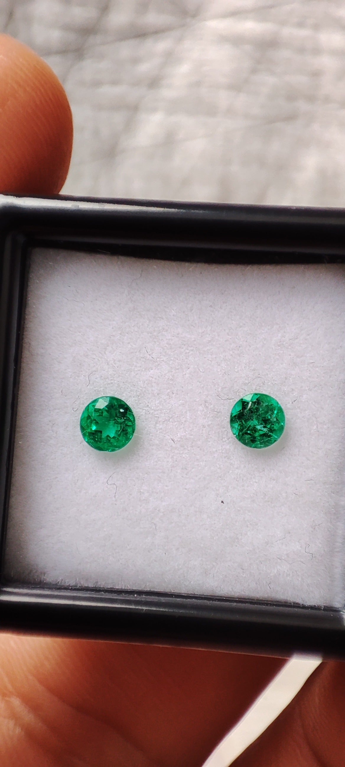 Emerald 0.38 ct - 3.72 mm & 3.79 mm