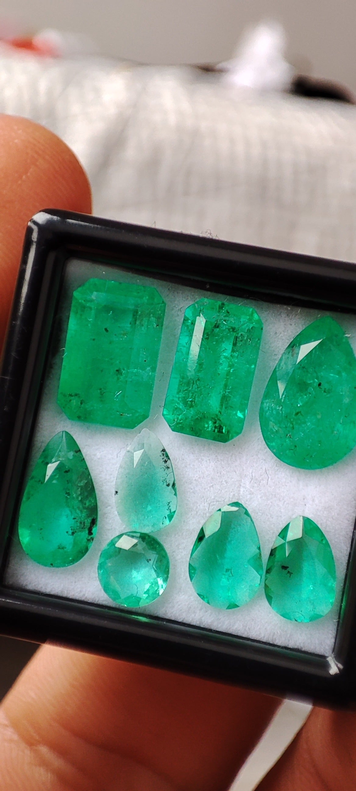Emerald set 7.47 ct