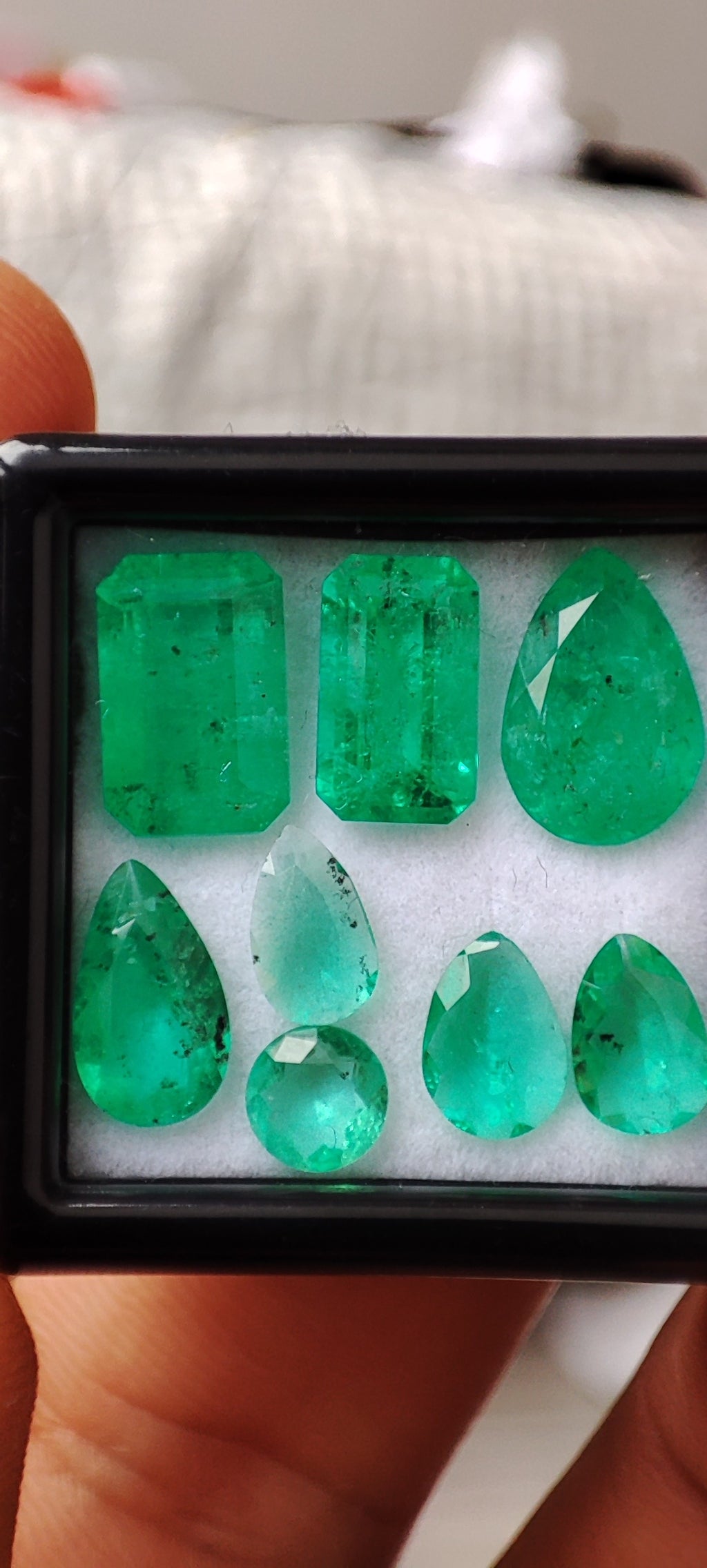 Emerald set 7.47 ct