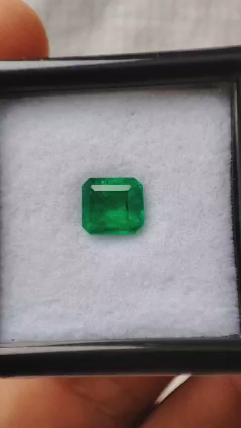 Emerald 0.78 ct - 5.87 x5.43