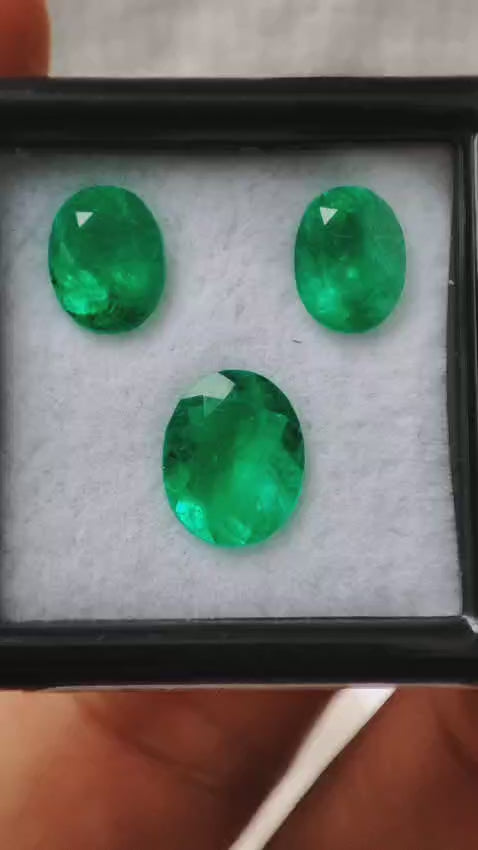 Emerald set 3.74 ct